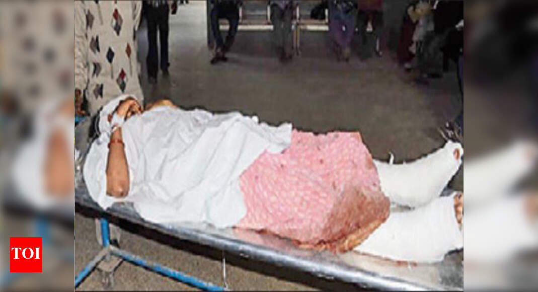 Woman fights off molesters, thrown off train Kolkata News Times of