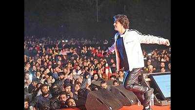 Ramjas’ year-long wait for Sonu Nigam ends with a crazy concert