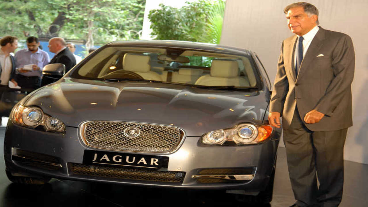 A luxury Jaguar Land Rover vehicle, representing UK automotive exports poised to gain better access to the Indian market. (toiimg.com)