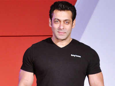Video: Salman Khan shares a sweet message with fans on Republic Day