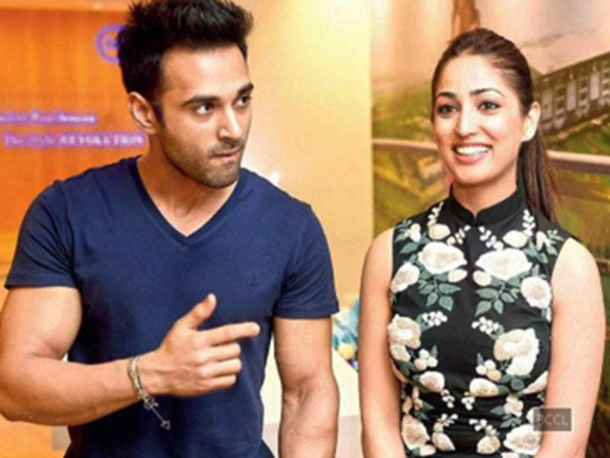 Yami Gautam avoiding Pulkit Samrat! | Celebs - Times of India Videos