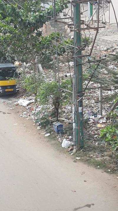 Trash piles up on Bellandur road