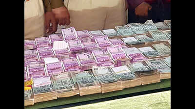 Fake Currency Printing Racket: Fake note ring busted: Rs 18 lakh in Rs ...