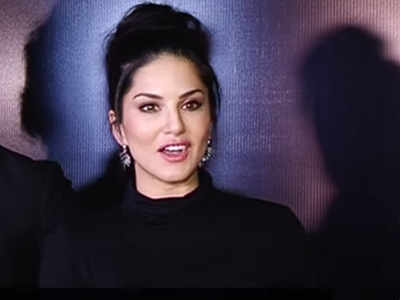 Watch: Sunny Leone doesn't miss any movie starring Shah Rukh, Aamir and Salman Khan