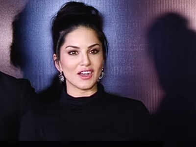 Watch: Sunny Leone doesn't miss any movie starring Shah Rukh, Aamir and