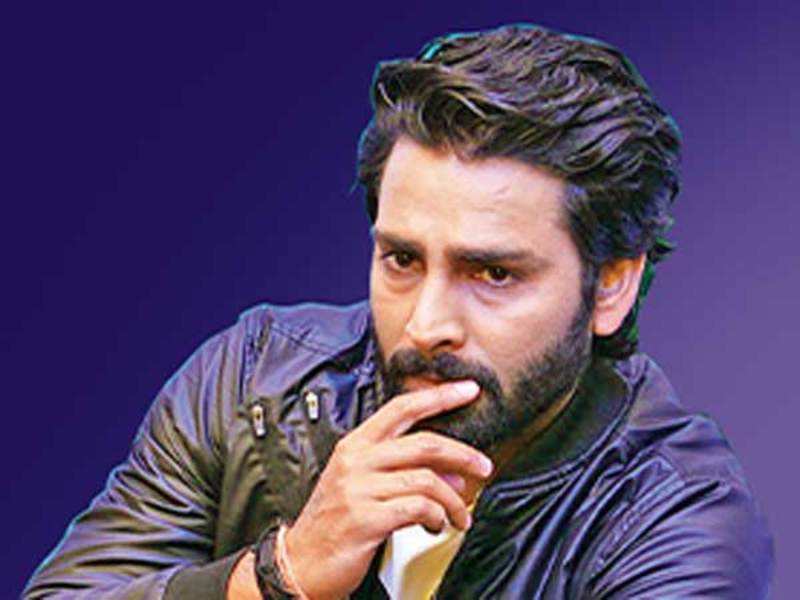 Not married, says Manveer but relatives claim Salman, 'Bigg Boss