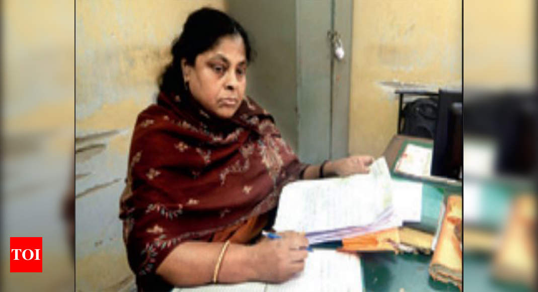 No Budget Answers For Woman Who Lost Husband In Atm Queue Kolkata News Times Of India 