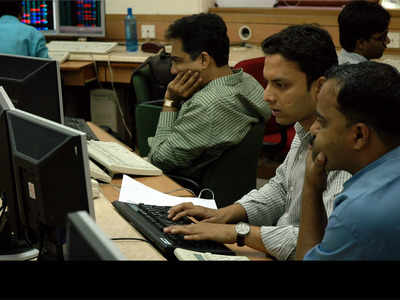 Sensex climbs 161 points on rate cut hope