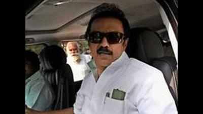 Stalin backs Panneerselvam, wants functional govt in Tamil Nadu