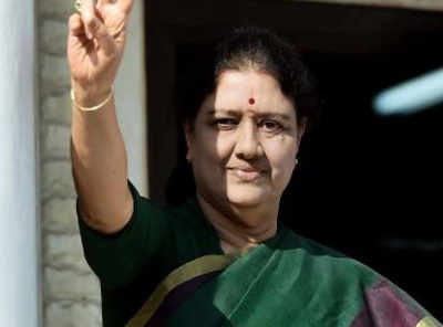 Governor purposely delaying swearing in, alleges Sasikala