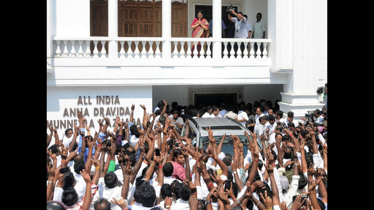 Sasikala: Sasikala lines up 120 MLAs, OPS vows to rain on parade, governor  refuses to take salute | Chennai News - Times of India