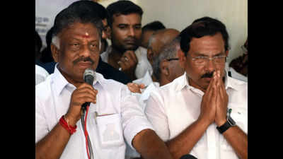 'Me, your OPS calling,' Pannerselvam thanks supporters through voice SMS
