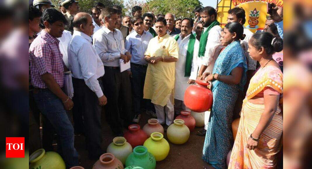 Central team inspects drought-affected villages in Dharwad district ...