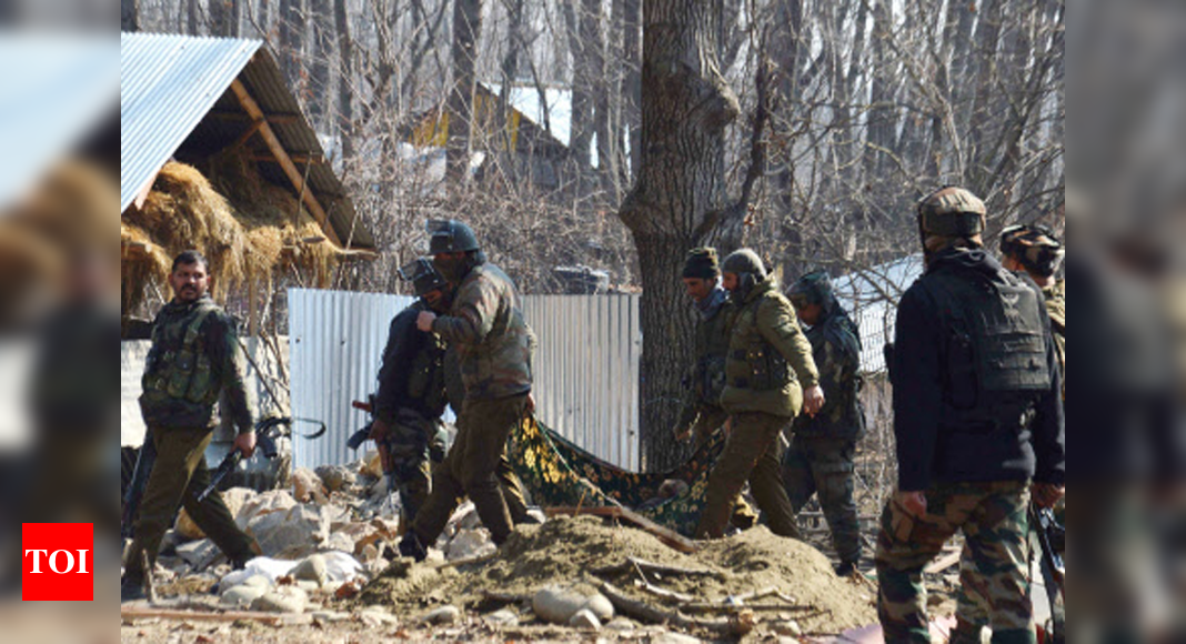 Encounter In Kulgam: Kashmir Valley Encounter Leaves 2 Soldiers, 4 ...