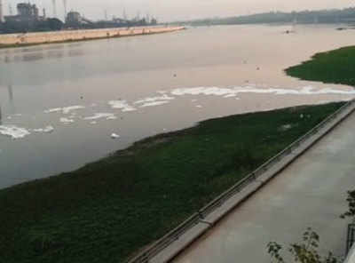 Chemical water discharged in Sabarmati at river