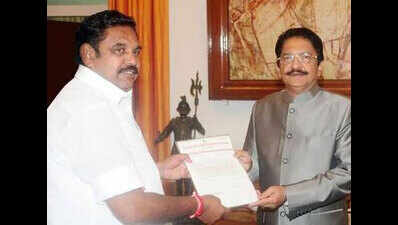 Palaniswami meets TN Governor, stakes claim to form government