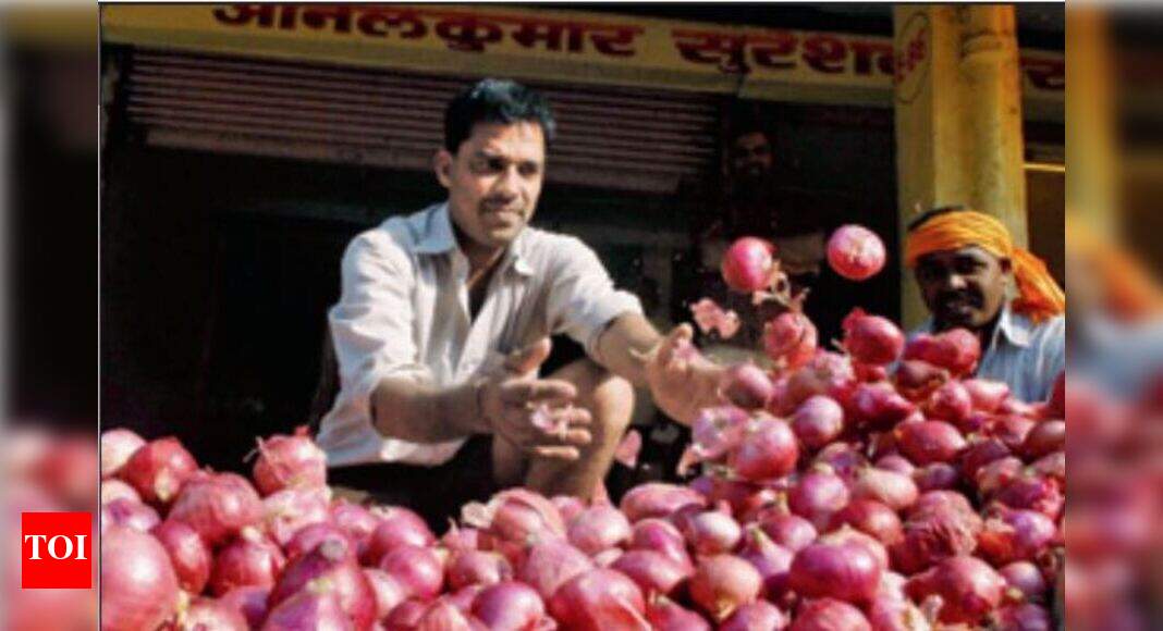Onions again make farmers cry, price falls to this season's lowest