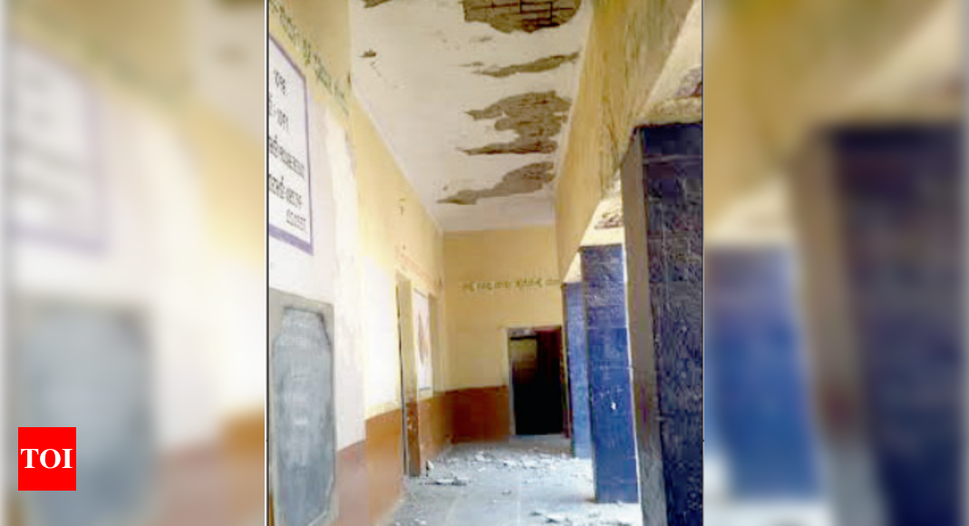 Roof Of 50-year-old Govt School Building In Koppal Collapses, Students ...