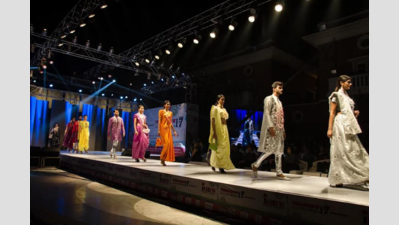 Fashion show hardsells Bengal textiles