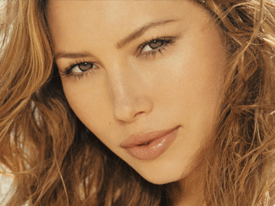 Jessica Biel has to eat in shower: "This is just mother life"
