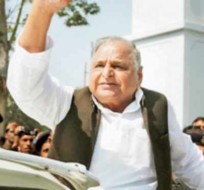 Mulayam votes in Saifai with family members in tow