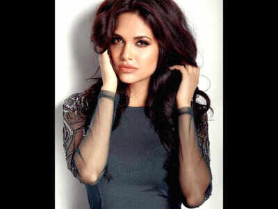 Esha Gupta: Working with Big B was always on my wish list