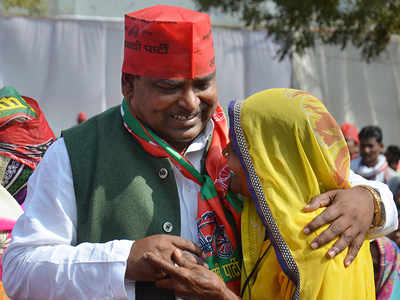 Akhilesh Yadav campaigns for Gayatri Prajapati in Amethi
