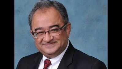 Cleric announces bounty on heads of Tarek Fatah, Subhash Chandra