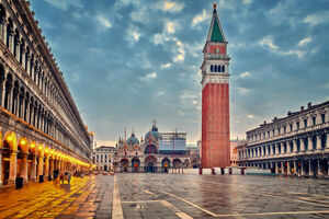 Visit St. Mark&rsquo;s Square at night