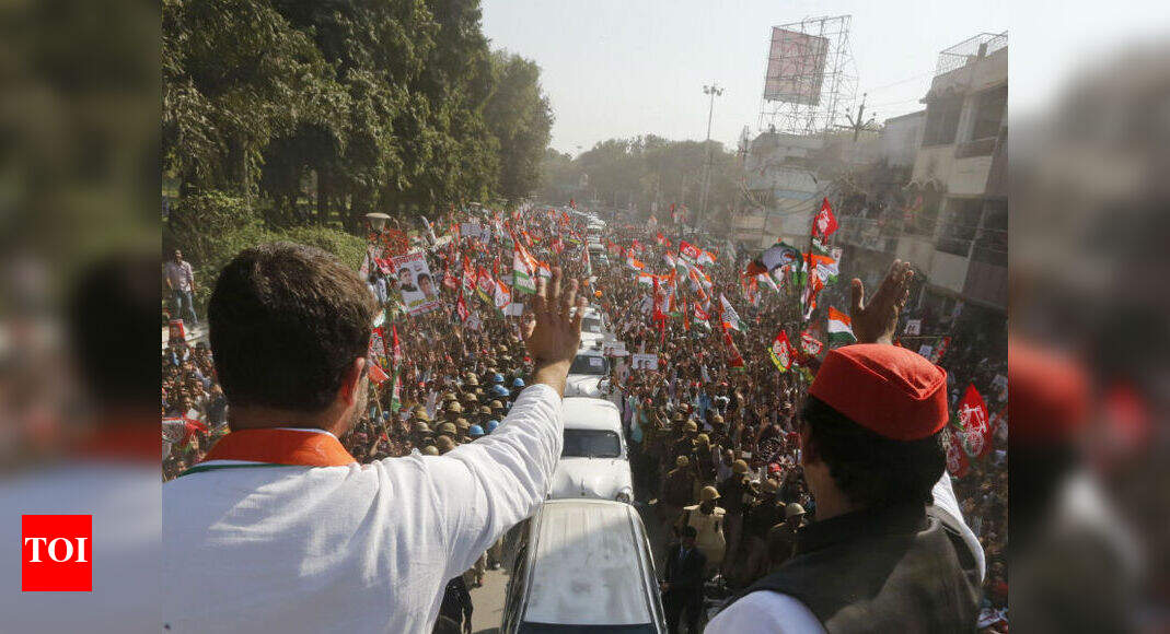 Uttar Pradesh Elections 2017: Watch: Stage collapses at Rahul, Akhilesh ...