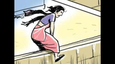 Woman jumps into Sabarmati with daughter