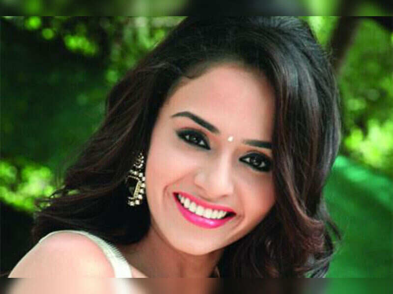 ranveer singh look who amruta khanvilkar has a crush on marathi ranveer singh look who amruta khanvilkar has a crush on marathi