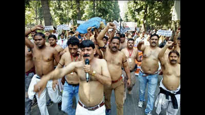 Sanitation workers strip near Arvind Kejriwal's office, demand funds