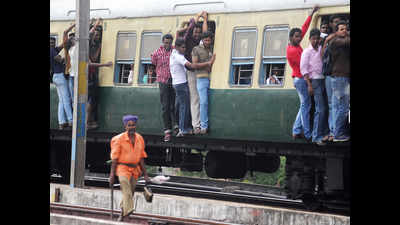 Train passengers in peril: We have no option, say footboard travellers