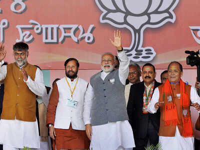 PM Modi in Meitei headgear overcomes Hindi hurdle | Manipur Election ...