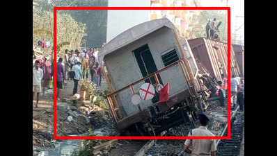 Mumbai: Harbour line services halted after Kurla-bound goods train derails
