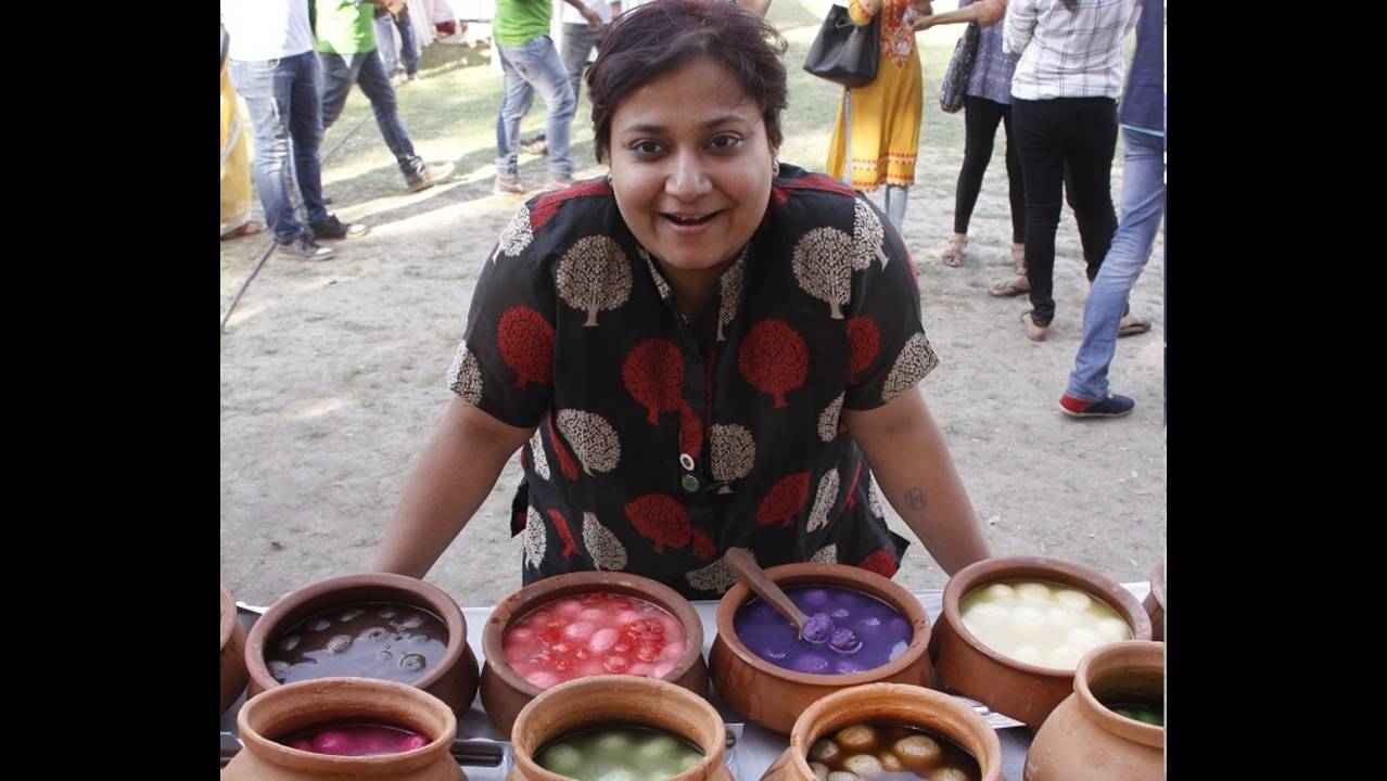 Rosogolla: Meet the woman who makes rosogollas in 200 flavours! | Kolkata  News - Times of India