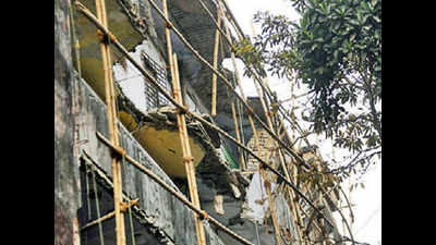 CIT apartment collapses, close shave for residents