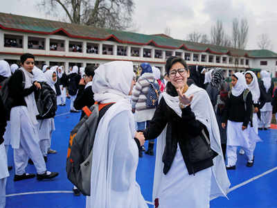 Schools reopen in Kashmir after 8 months