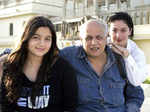 Alia Bhatt's rare photo with Mahesh Bhatt and Pooja