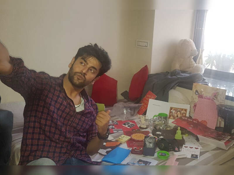 Shashank Vyas Shashank Vyas Gets Showered With Gifts From Fans All Across The World Times Of India