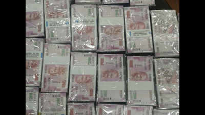 Police seize Rs 2000 fake notes in south Kolkata