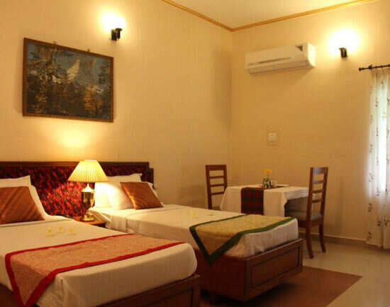 Issacs Hotel Regency
