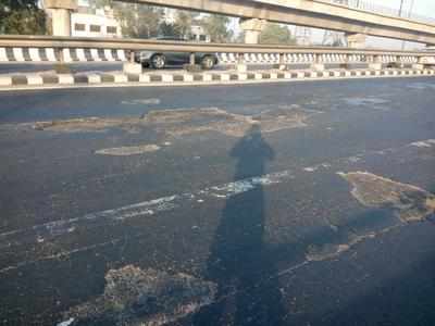 Potholes on Sarita Vihar flyover