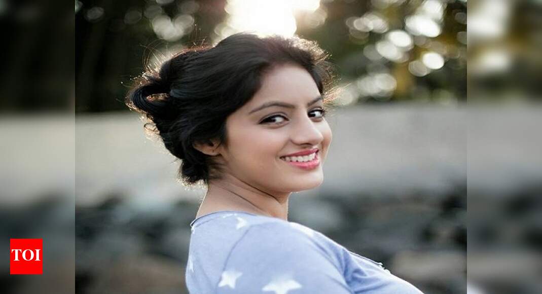 Diya Aur Baati Hum's 'Sandhya', Deepika Singh flaunts her baby bump ...