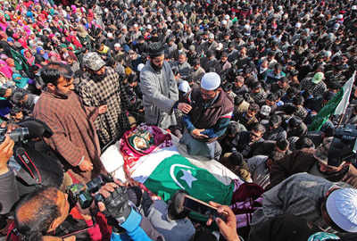 Thousands attend militant’s funeral in Tral