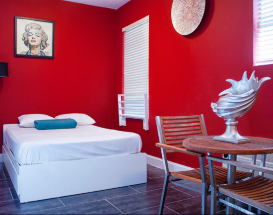 Bed And Drinks Miami Beach Hostel