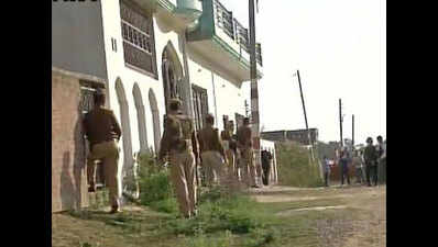Encounter underway with suspected terrorist in Lucknow