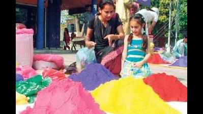 Keri students make eco-friendly Holi colours