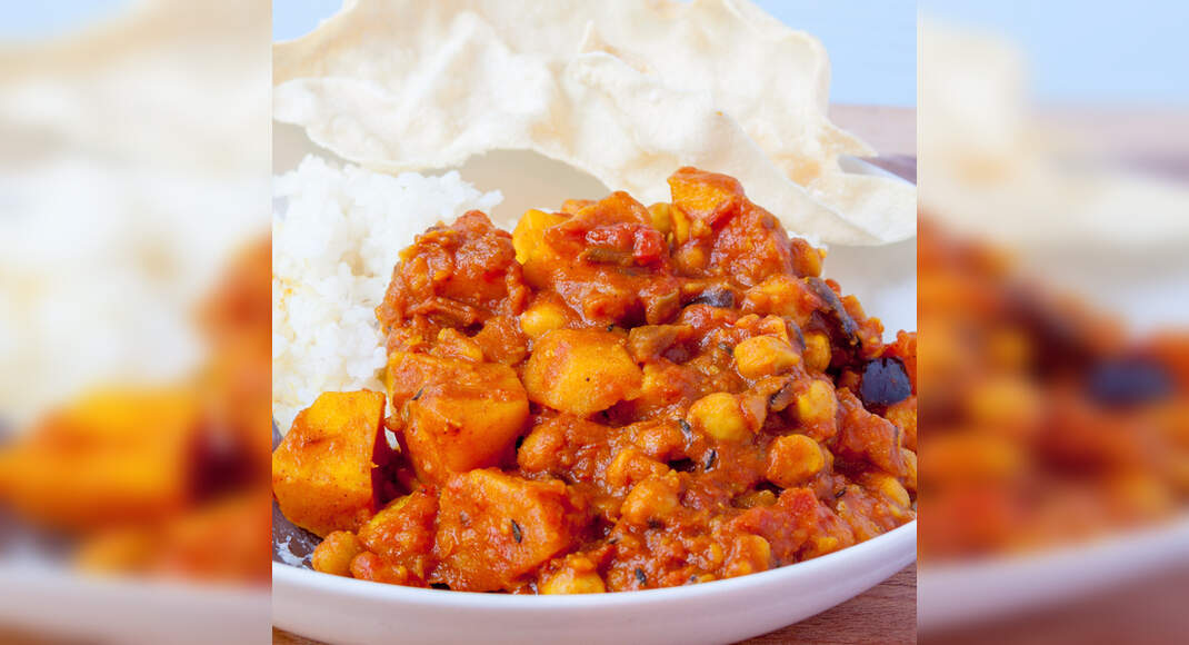 Potato Chickpea Curry Recipe: How to Make Potato Chickpea Curry Recipe | Homemade Potato Chickpea Cu